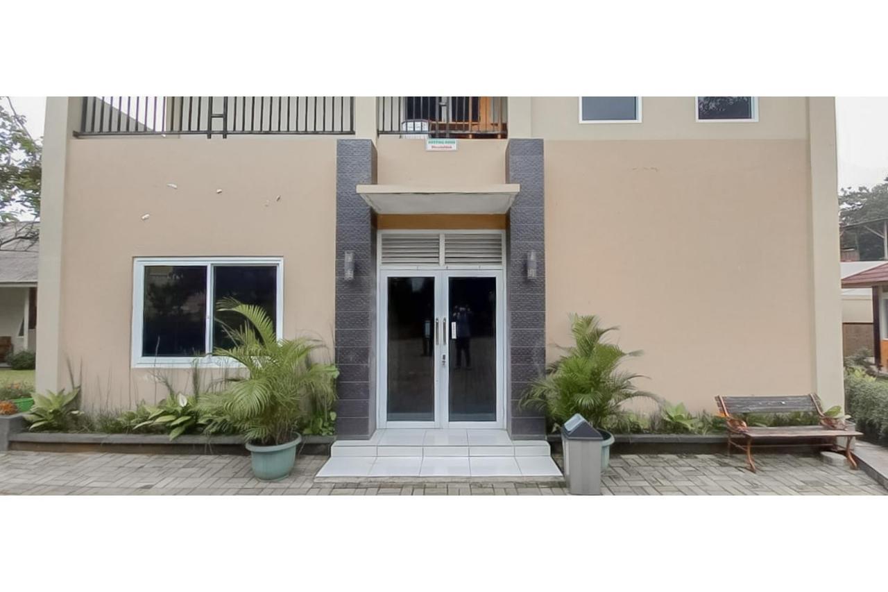 Hotel Sri Indrawati Puncak Mitra Reddoorz โบกอร์ ภายนอก รูปภาพ